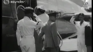 South African school children welcome the Royal Family (1947)