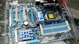 Gigabyte P55-UD6 P55 LGA1156 Core i5 Motherboard Unboxing Linus Tech Tips