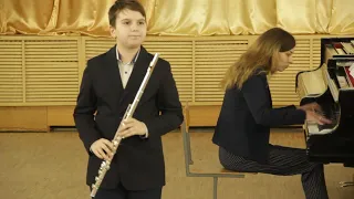 Моцарт. Концерт для флейты ре мажор К. 314 1 часть в исп. Съянова Владимира Владимировича (10 лет)
