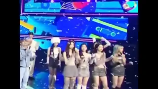 twice dancing to OMG by newjeans