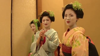 Experience Playing Japanese Games with Maiko and Geisha in Kyoto ! - How to Play “Konpira-Funefune”