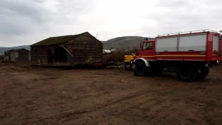 Unimog U1300L Winch Test - Moving a Turn of the Century House