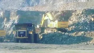 komatsu pc1250 loading CAT 777 dump truck