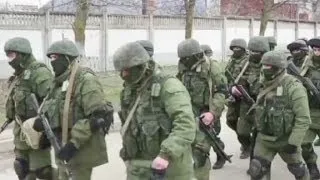 Vice reporter gets close to troops in Crimea