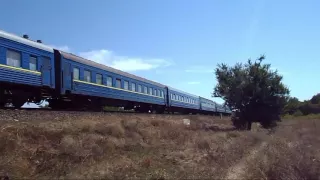 2ТЭ10УТ-0030 с поездом №225 Херсон-Львов