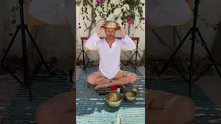 Упражнение для медитации с поющими чашами