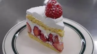 😱 Amazing Strawberry Cake Making Process - 😍 Korean Food Factory