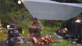 Camping i regn vid skogsbäck med hund - Regn ASMR