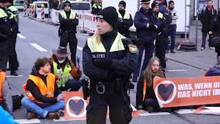 Letzte Generation nimmt Blockadeaktionen wieder auf | AFP