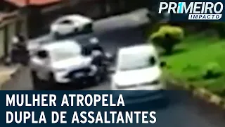 Após reagir a assalto, mulher atropela dupla de criminosos | Primeiro impacto (21/10/21)