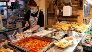 Stand in line to eat! Amazing snack place in Korean market, tteokbokki, tempura, fish cake