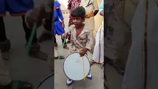 Bhangra ko bajate Hue ladke Bada Achcha ho jata hai