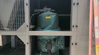 QUICK LITTLE WALK AROUND OF A 400 TON DUNHAM BUSH AIR COOLED AND A LOOK AT THE MCS CONTROLS