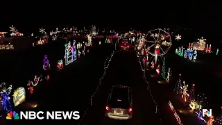 Community comes together to save beloved Christmas lights display after fire