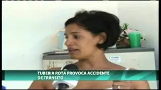 Tubería provoca accidente de tránsito