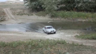 Volga GAZ 31029 crossing the river. Volgograd area. ヴォルゴグラード地域 。01.09.2013