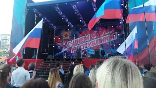 Я поднимаю свой Российский флаг, моего Государства. Луганск, ЛНР, День Республики, 12.05.2019