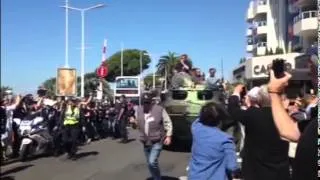 Expendables 3 stars storm Cannes with tanks