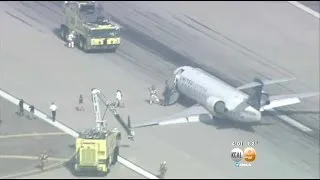 United SkyWest Jet Makes Emergency Landing At LAX