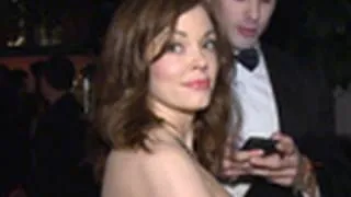 Rose McGowan Bout' to Pop a Photographer!