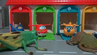 Super Wings Stop insect attacks! toys play 슈퍼윙스 곤충의 습격을 막아라 장난감 놀이