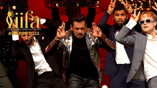 Salman Khan shows off his Evergreen Energy | IIFA 2023