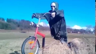 Strašák z Podmoklan - Scarecrow on bicycle