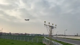 UZBEKISTAN AIRWAYS A-320 LANDING