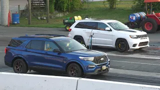 Wait.. What?? Jeep SRT vs EcoBoost V6 Ford Explorer - SUV's drag racing (4K)