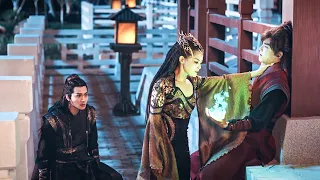 As soon as she awoke, she put him on the post and made him his Highness the Serpent 💖Chinese Drama