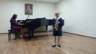 Г. Гладков "Песенка львёнка и черепахи", исполняет ученица 2го класса Лена Куприенко