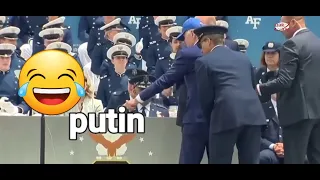 Байден упал на сцене и обвинил......Biden fell on stage and blamed Putin.ПОД ГИМН УКРАИНЫ.CNN