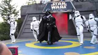 Darth Vader Dances to "Beat It"