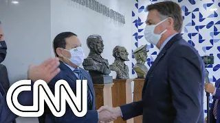 ‘Sem comentários’, diz Mourão sobre crítica feita por Bolsonaro | LIVE CNN