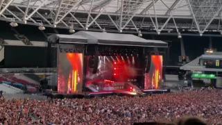 Slash epic solo into Sweet Child O'mine - Not in this lifetime Tour London 17/06/17