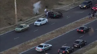 В Воронеже Mercedes упал с моста и перевернулся