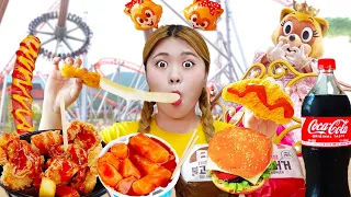 MUKBANG FRIED CHICKEN AND Tteokbokki 하이유의 부산 롯데월드 놀이공원 햄버거 치킨 츄러스 먹방 Amusement park EATING | HIU 하이유