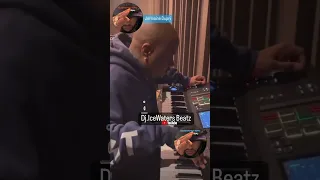 Jermaine Dupri Making a Beat On The MPC 61 Key