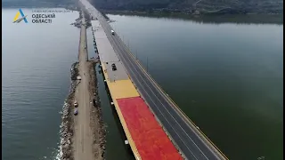 Мост через Хаджибейский лиман стал разноцветным
