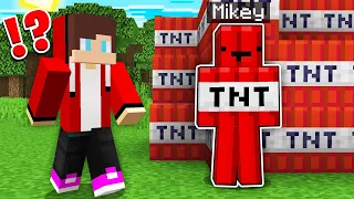 JJ And Mikey HIDE USING DISGUISE in Minecraft Maizen