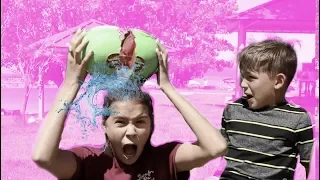 DoN'T Get SOakEd! WaTerMeLON SMaSH | SUMMER GAMES!
