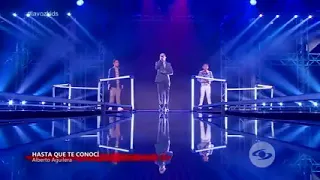 Josué canta "hasta que te conocí"en el escenario de la voz kids Colombia 2021.