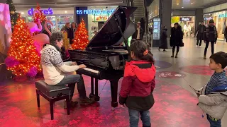 Public Piano Party with Apache 207, Jack Sparrow and 3 little Girls