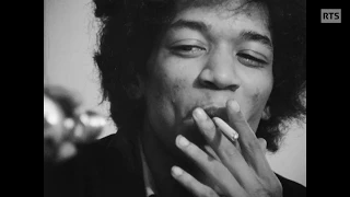 Jimi Hendrix et Johnny Hallyday font des ronds de fumée (1966)