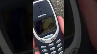 iPhone VS Nokia 3310
