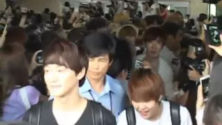 20120806 SMTOWN SHINee & EXO@Gimpo Airport (Luhan fall down T.T)