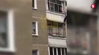 Видео спасения младенца которого отец грозился выбросить из окна в Саранске