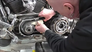 Replacing the final drive belt and pullies on a 2002 HD Dyna Wide Glide.    Part 1