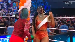 Asuka spits her mist in Bianca Belair’s face - WWE SmackDown 5/12/2023