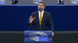 Balázs Hidvéghi (z Węgier) po polsku o praworządności w Polsce